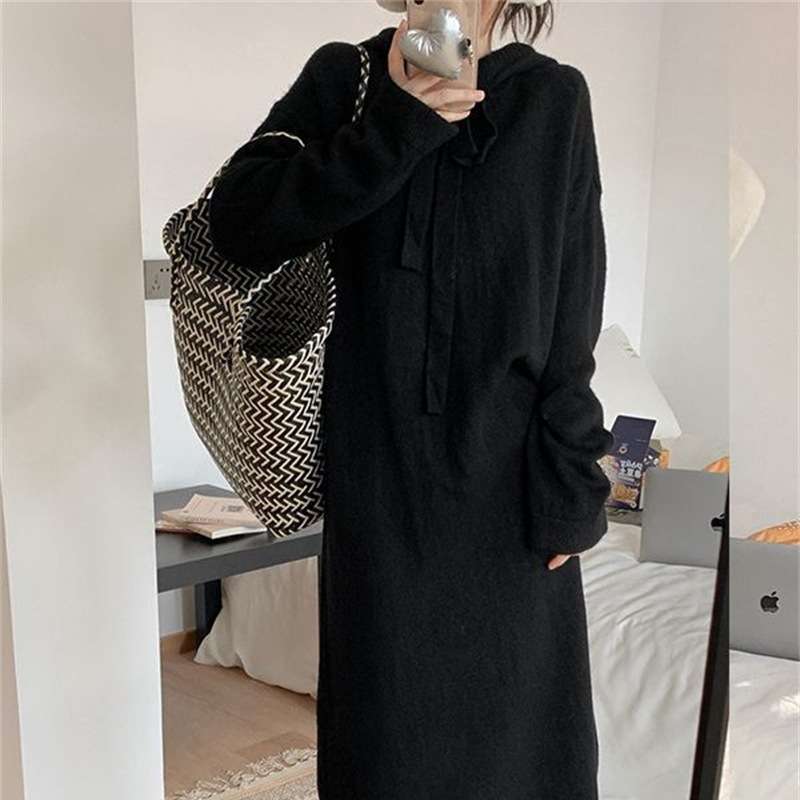 ロングワンピース ふんわりあったか フード紐付きニットワンピース