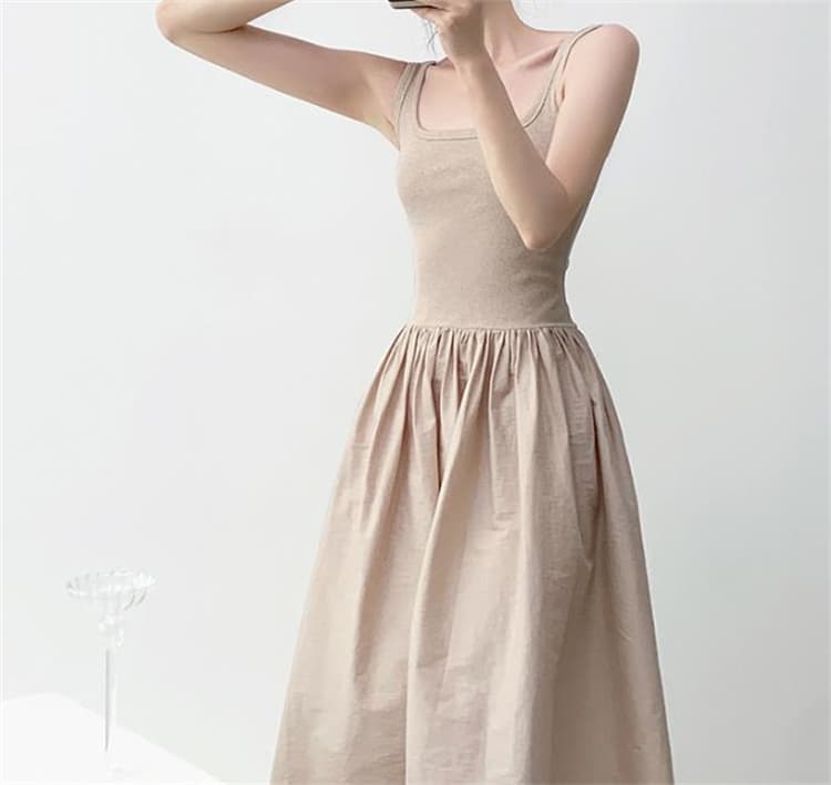 大人可愛い背中見せニットノースリーブロングワンピース