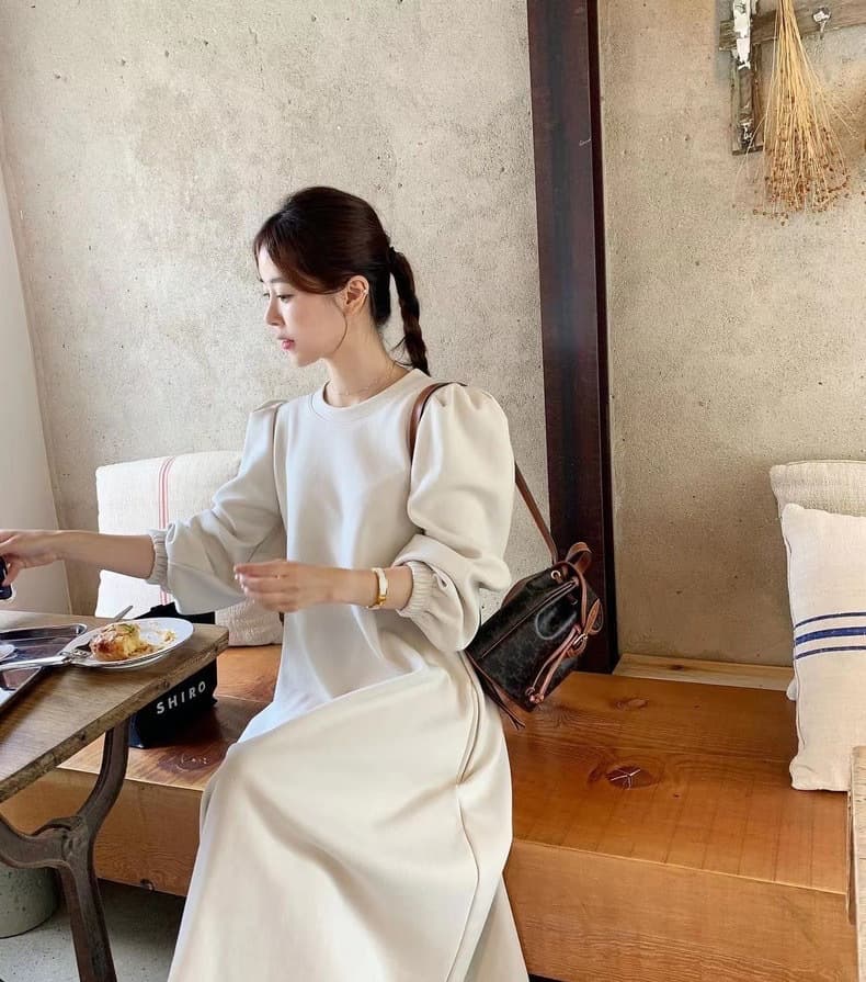 ロングワンピース ふんわり袖のゆったりワンピース