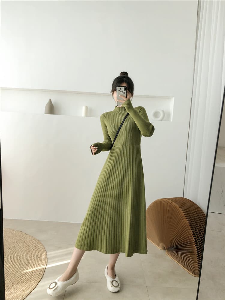 ロングワンピース タートルネックプリーツワンピース