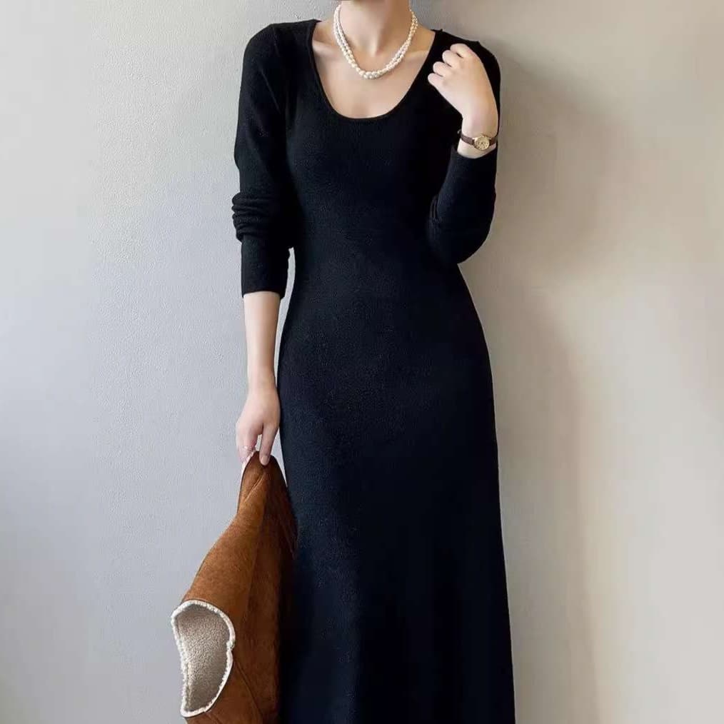 ロングワンピース すっきり上品シルエットニットワンピース