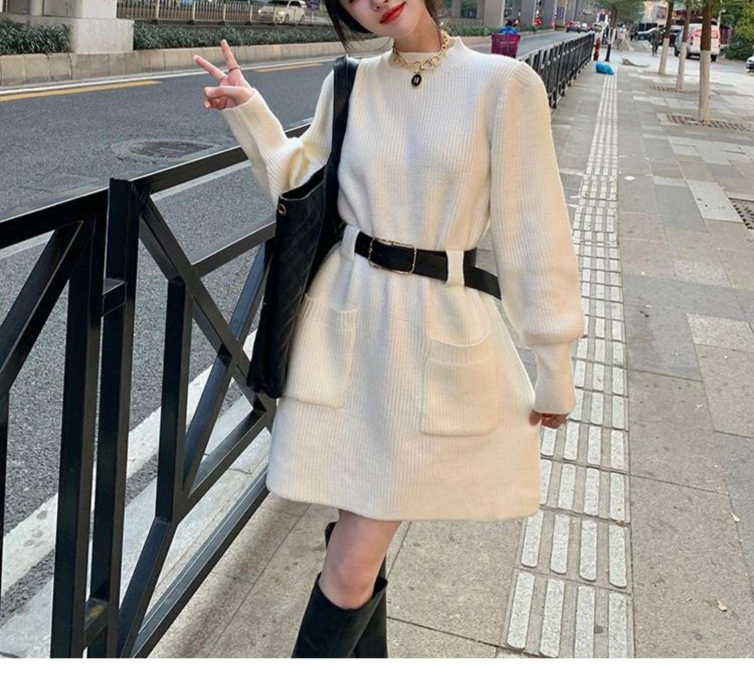 ロングワンピース ふんわり袖のベルト付きニットワンピース