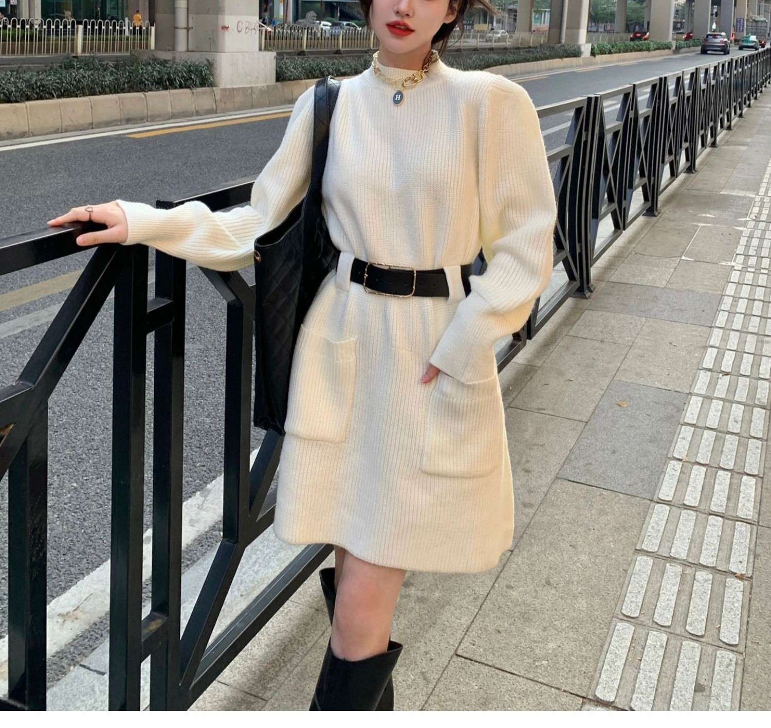 ロングワンピース ふんわり袖のベルト付きニットワンピース