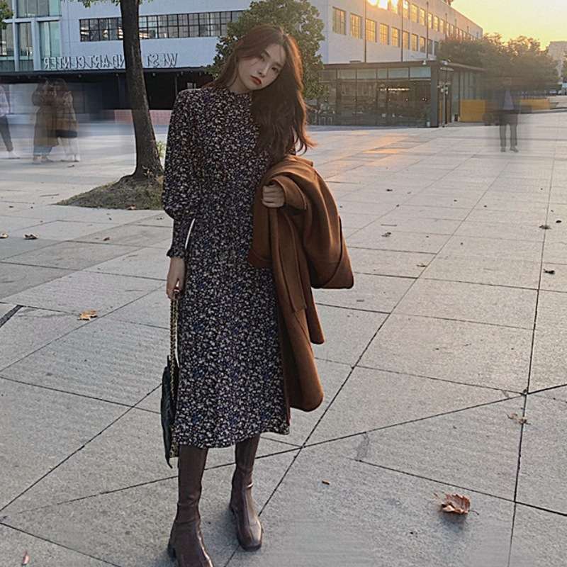 ロングワンピース 優美な小花柄フレアシルエットワンピース