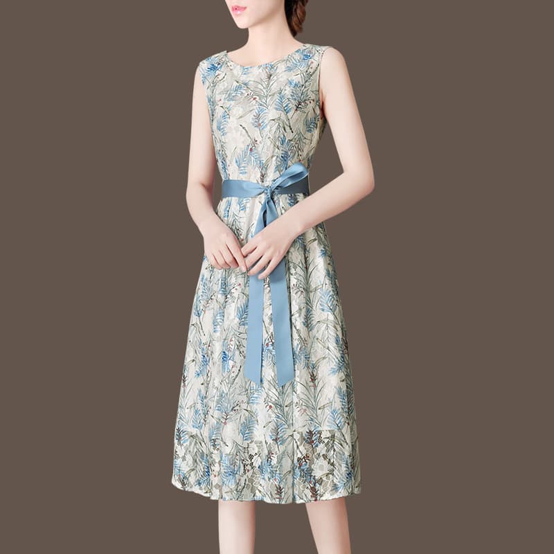 ロングワンピース 上品なリーフ柄フレアワンピース