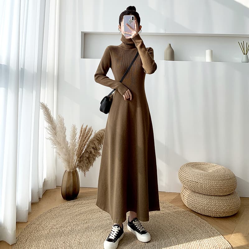 ロングワンピース タートルネック 上品ニット素材のタートルネックロングワンピース