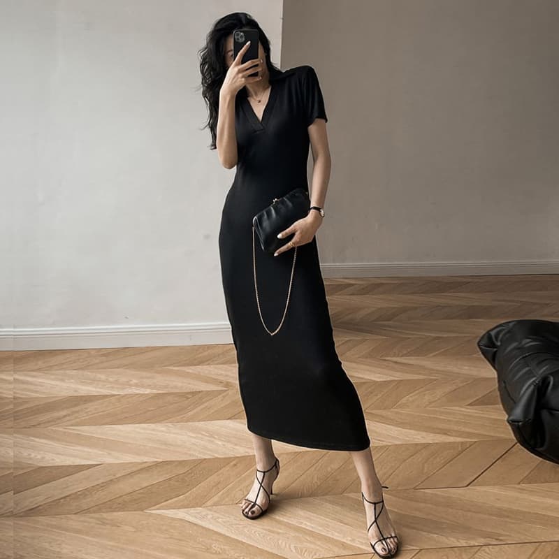 ロングワンピース シャツ 深い襟ぐりの半袖すっきりシルエットロングワンピース