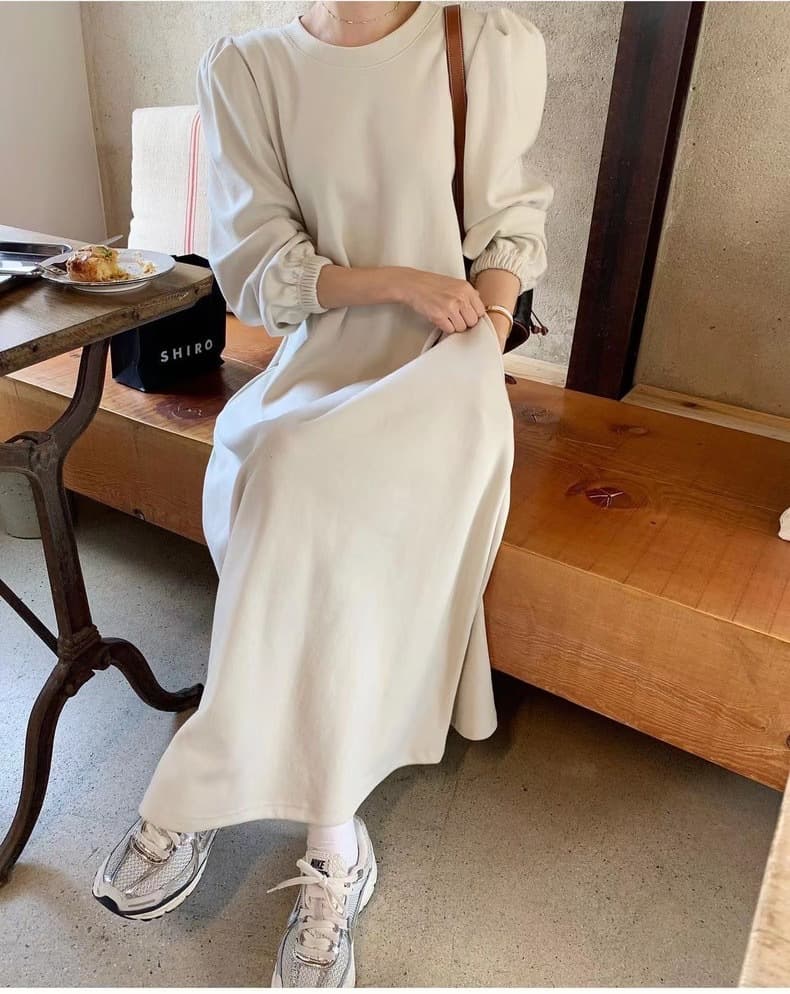 ロングワンピース ふんわり袖のゆったりワンピース