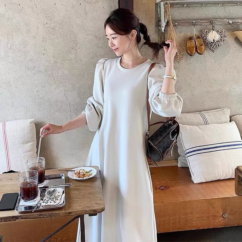 ロングワンピース ふんわり袖のゆったりワンピース