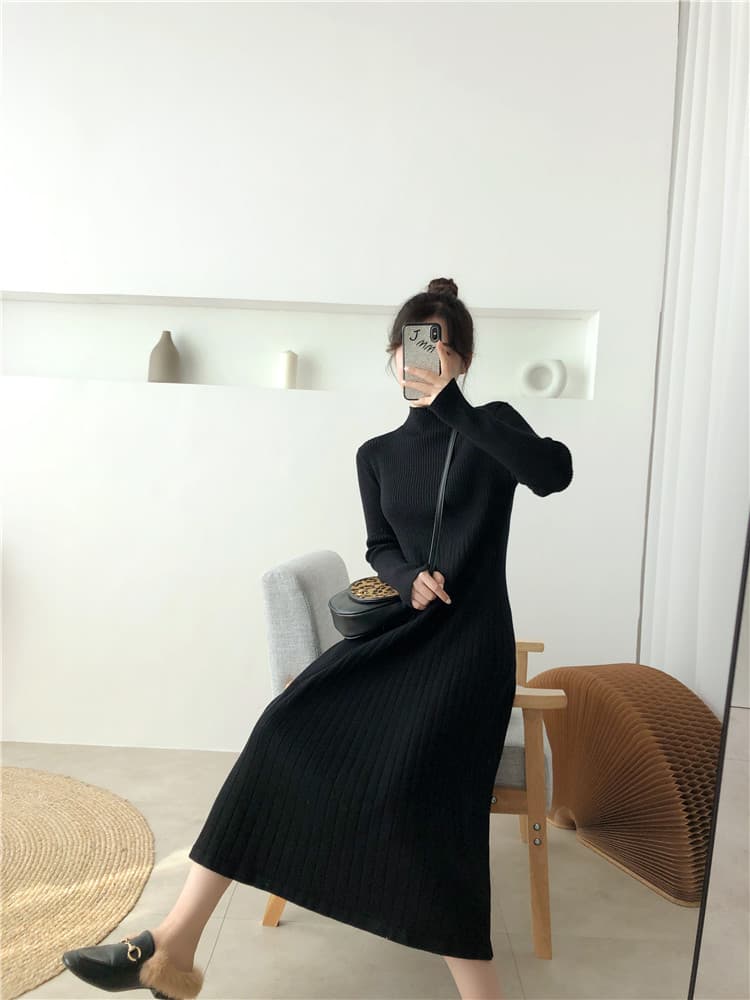 ロングワンピース タートルネックプリーツワンピース