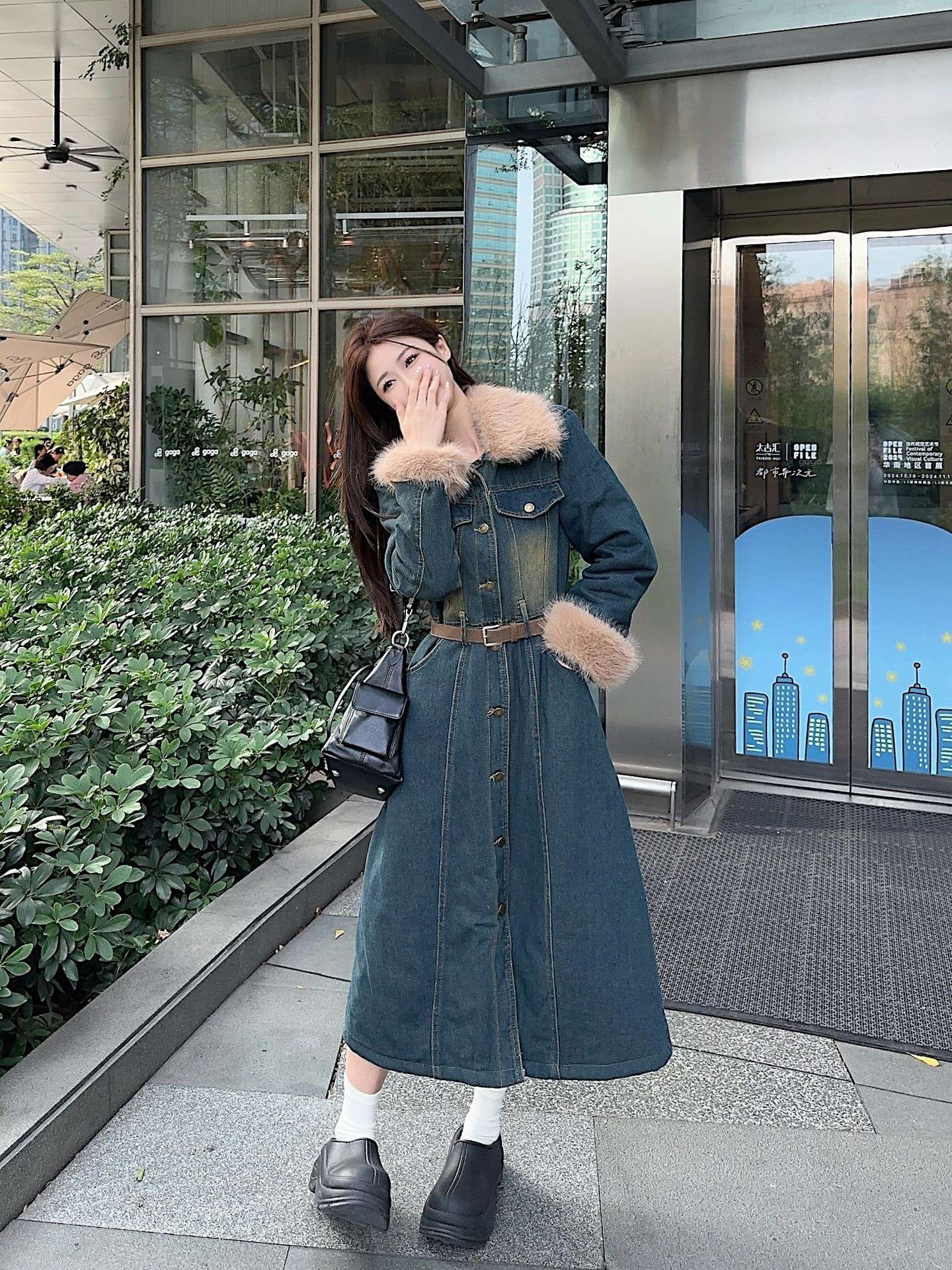 ロングワンピース ふわもこファー付きデニムワンピース