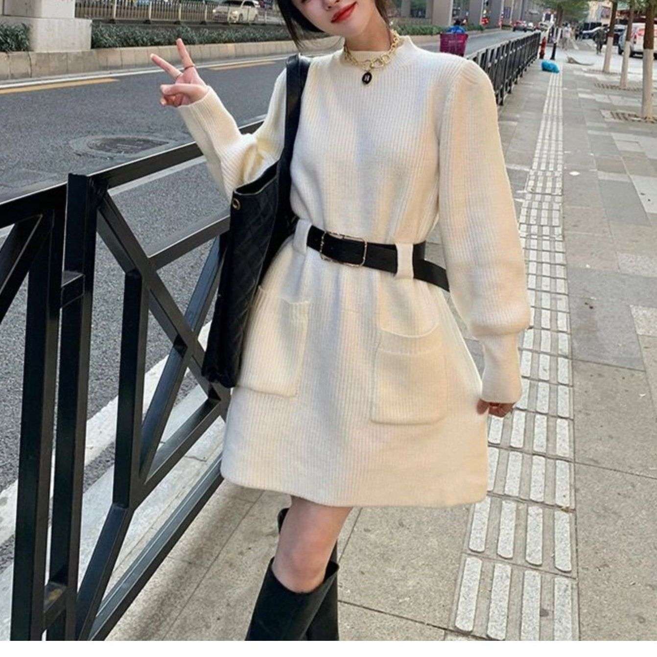 ロングワンピース ふんわり袖のベルト付きニットワンピース