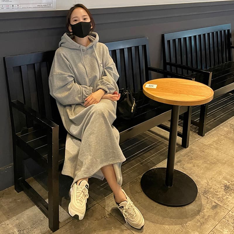ロングワンピース スウェット ゆったりフード付きロングワンピース