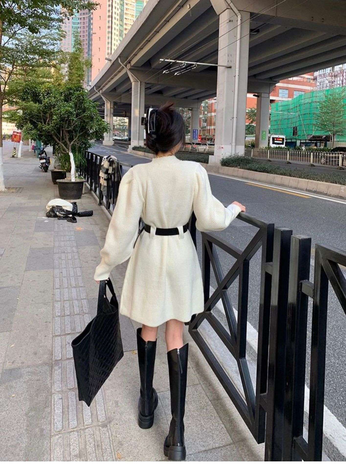 ロングワンピース ふんわり袖のベルト付きニットワンピース