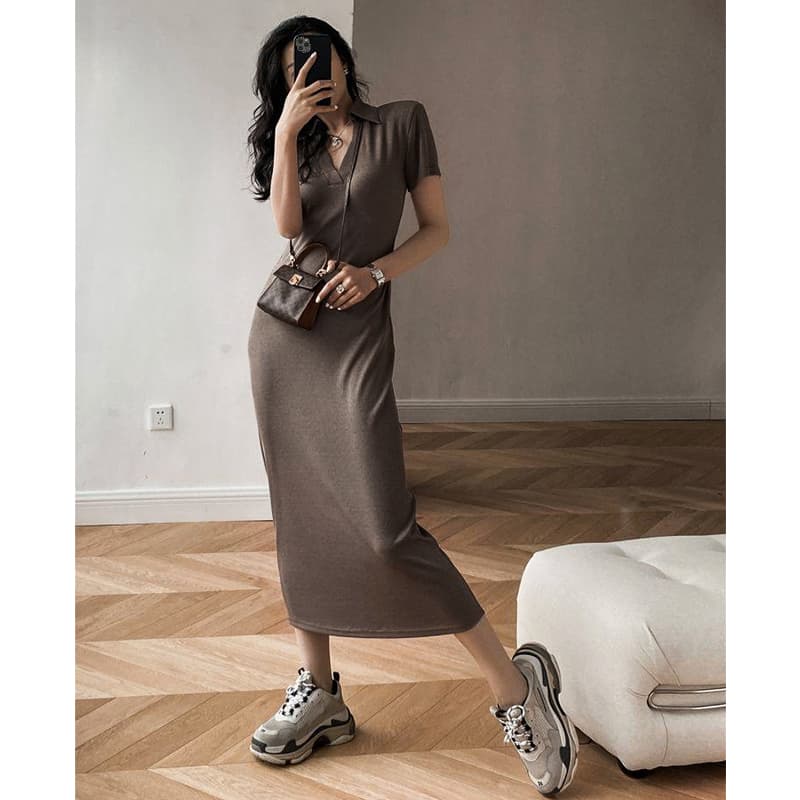 ロングワンピース シャツ 深い襟ぐりの半袖すっきりシルエットロングワンピース