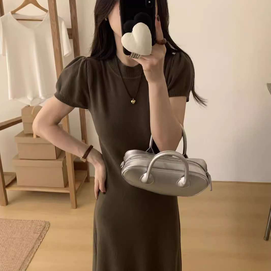 ロングワンピース ふんわり袖のリブニットワンピース
