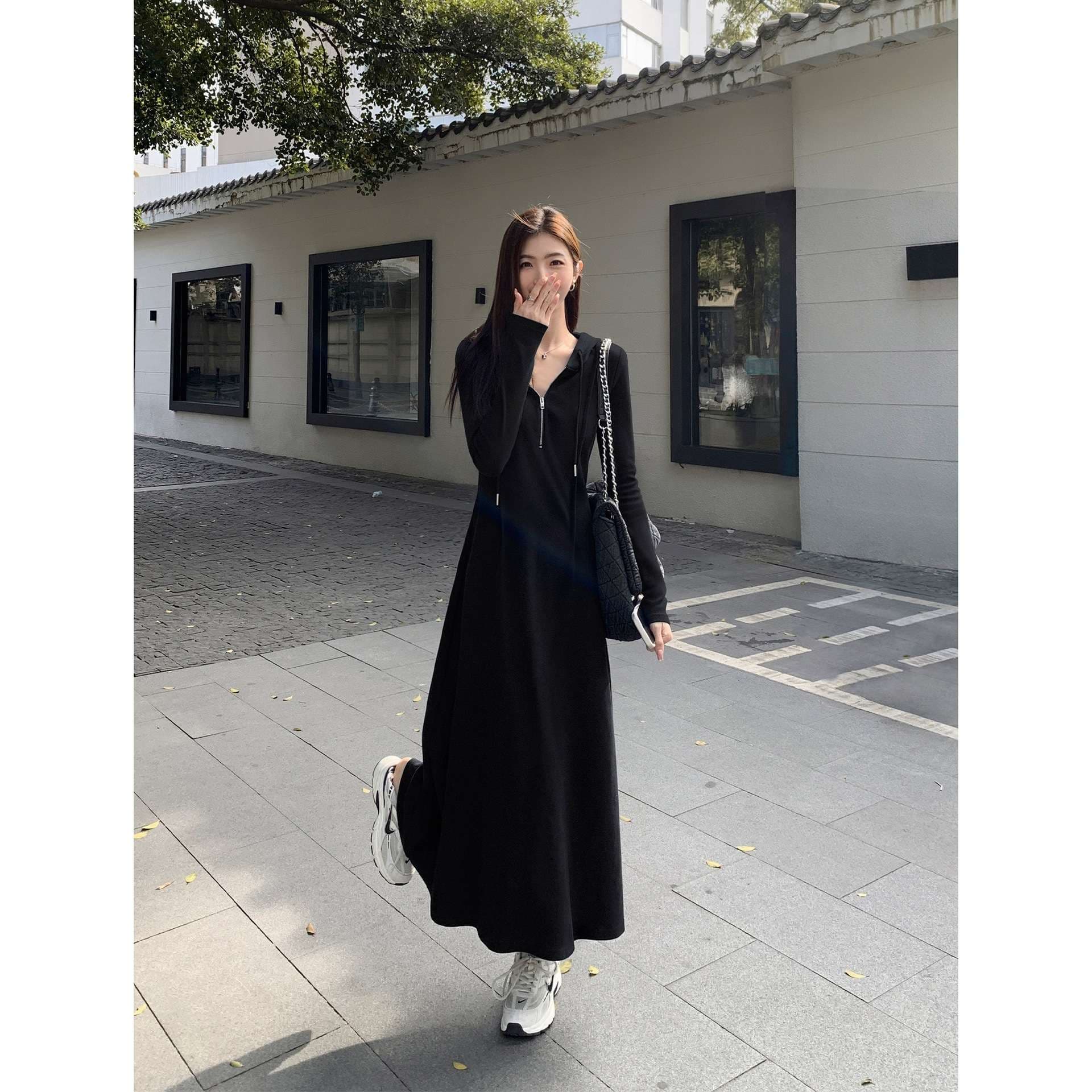 ロングワンピース すっきり着こなせるフード付きマキシ丈ワンピース