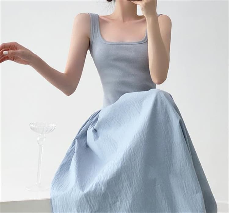 大人可愛い背中見せニットノースリーブロングワンピース