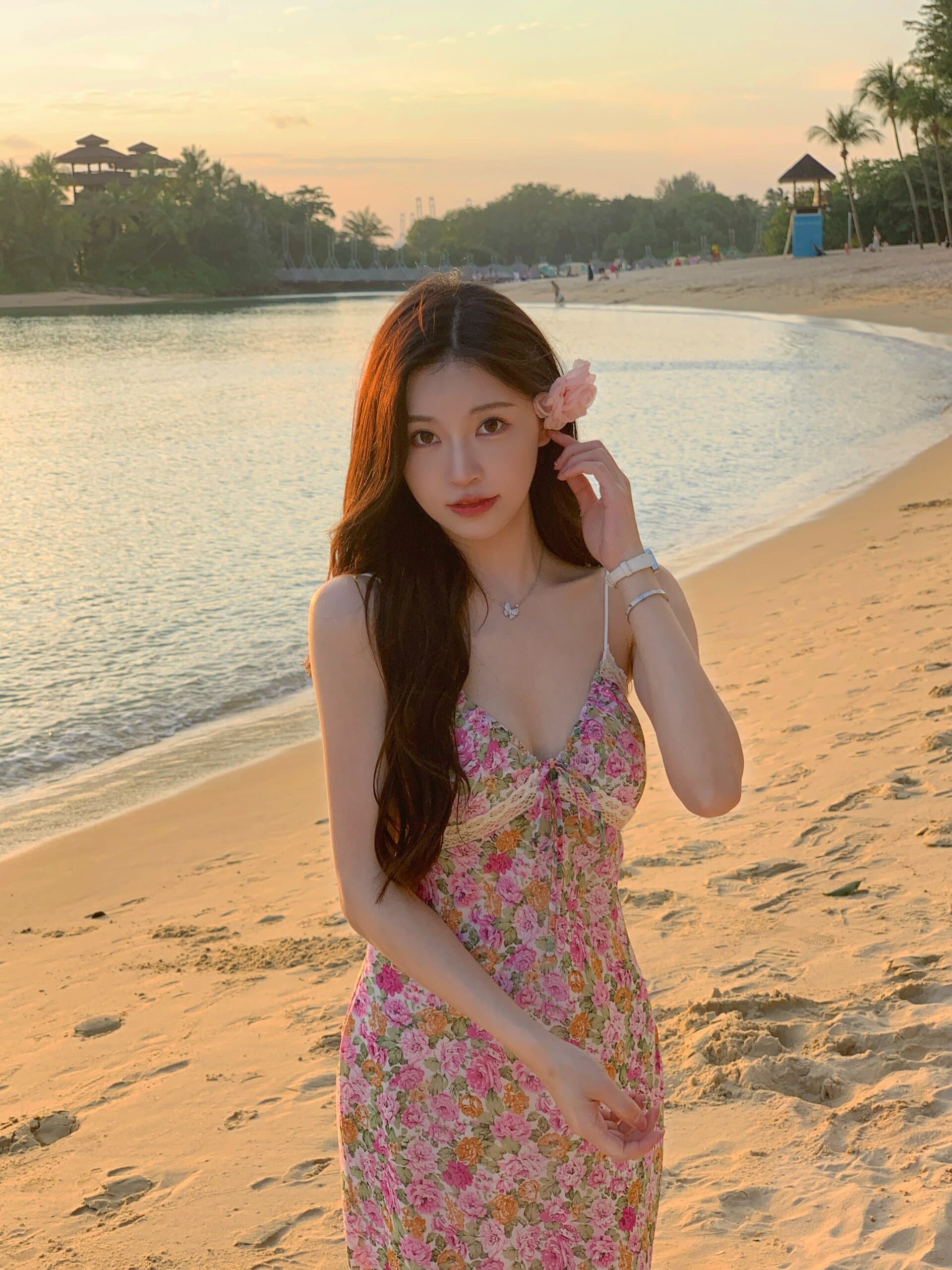 ロングワンピース 優美な花柄レースキャミワンピース
