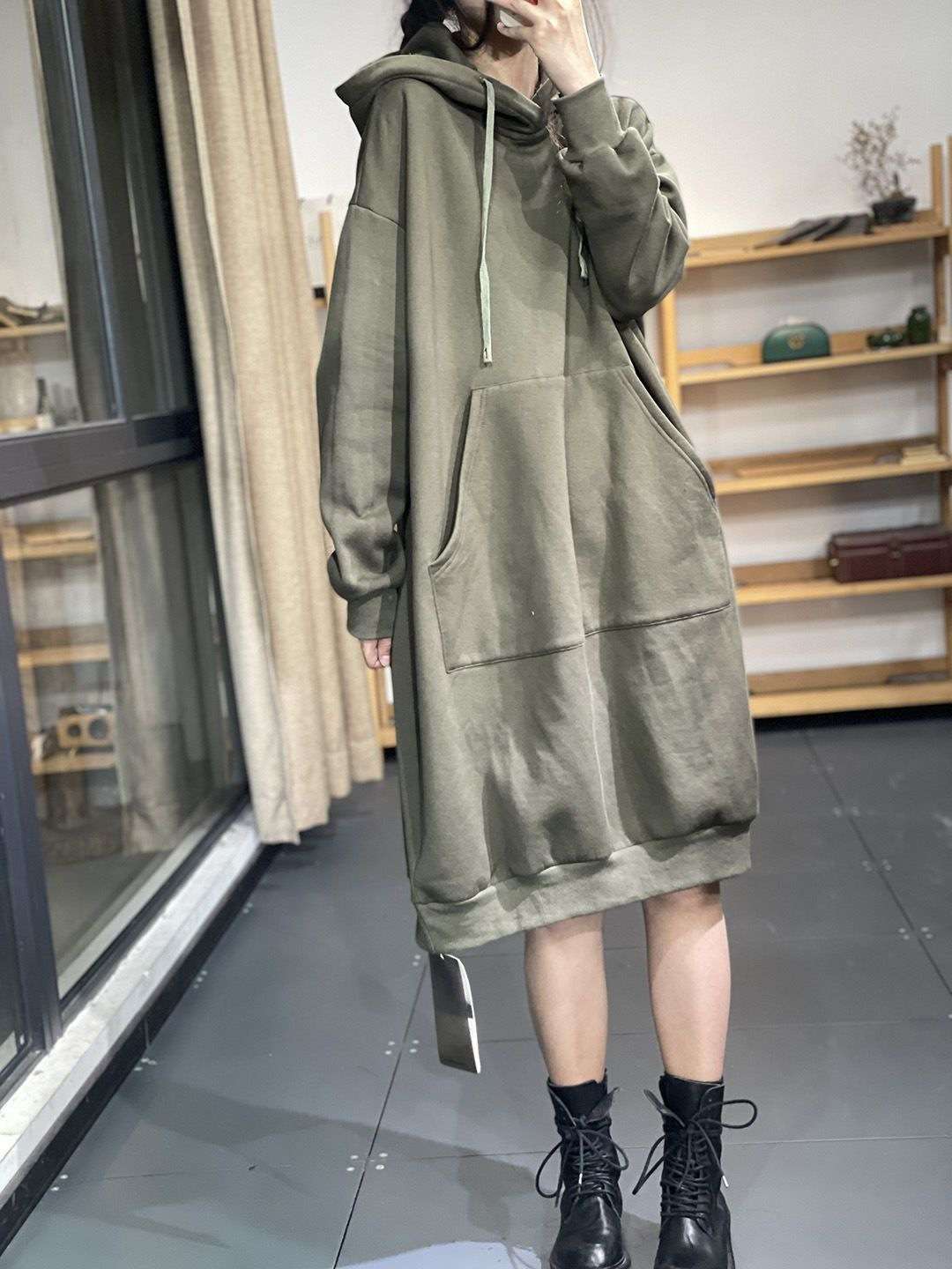 ロングワンピース ゆったりフードロングワンピース