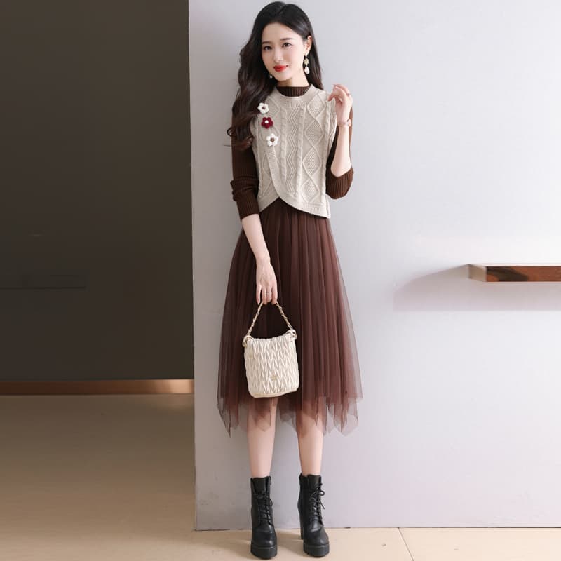 ロングワンピース 花モチーフ付きチュールニットワンピース