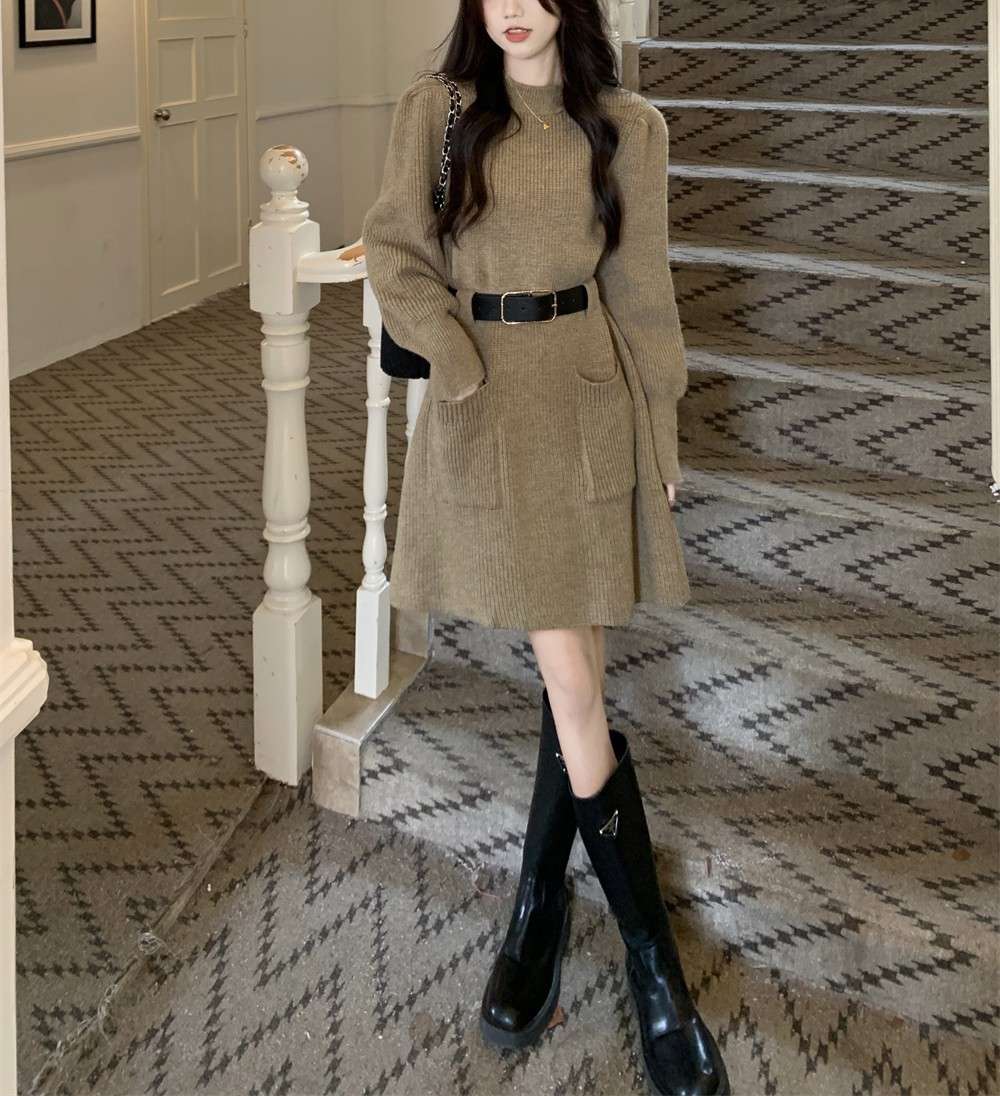 ロングワンピース ふんわり袖のベルト付きニットワンピース