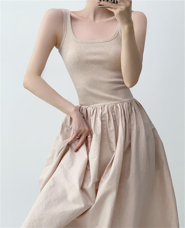 大人可愛い背中見せニットノースリーブロングワンピース