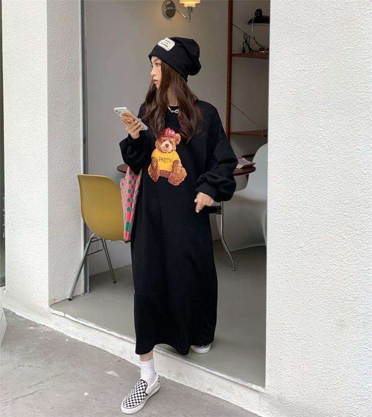 ロングワンピース クマのぬいぐるみ刺繍入りワンピース