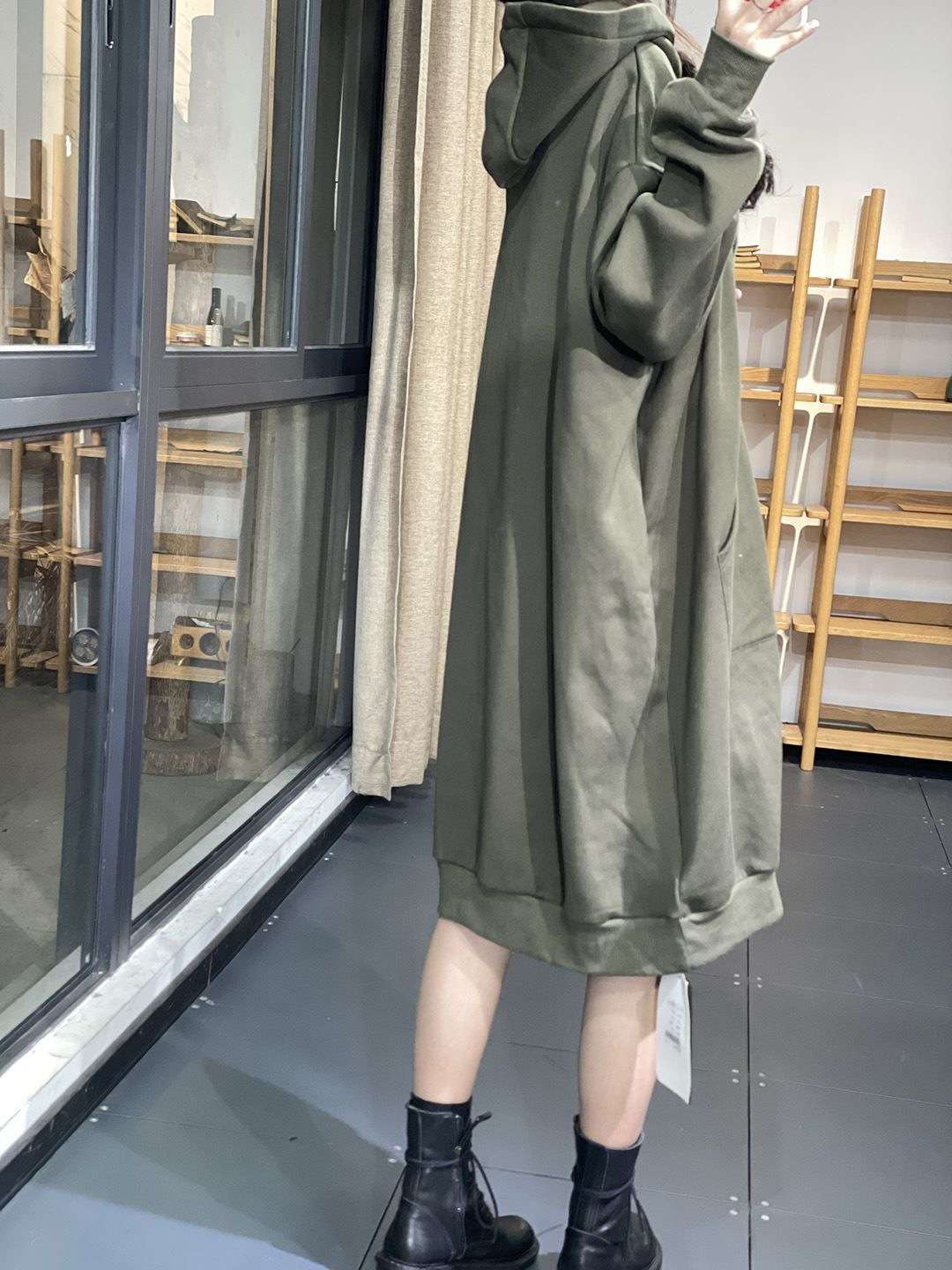 ロングワンピース ゆったりフードロングワンピース