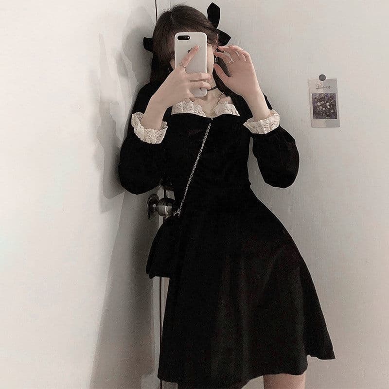 ロングワンピース レース襟付きベルベット姫袖ワンピース