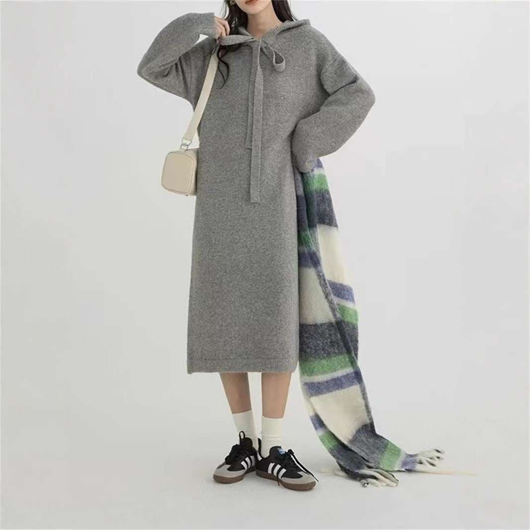 ロングワンピース ふんわりあったか フード紐付きニットワンピース