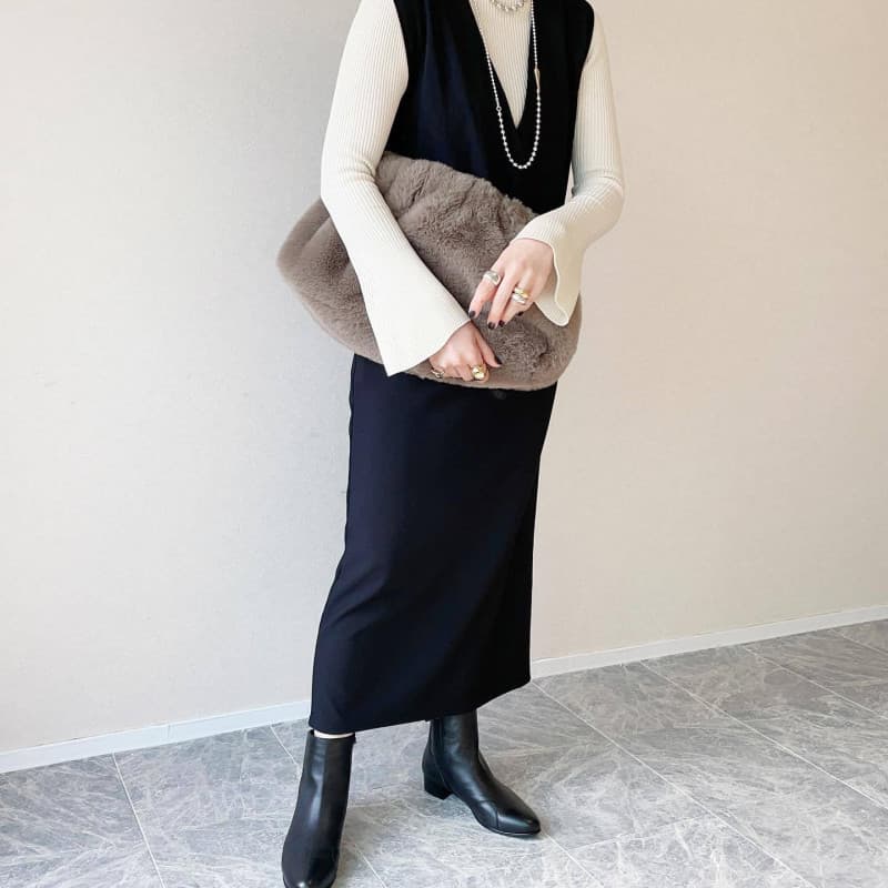 ロングワンピース 2025年秋冬新作 深め襟ぐりマキシ丈ジャンパースカート