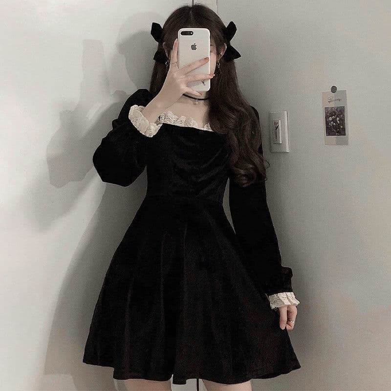 ロングワンピース レース襟付きベルベット姫袖ワンピース