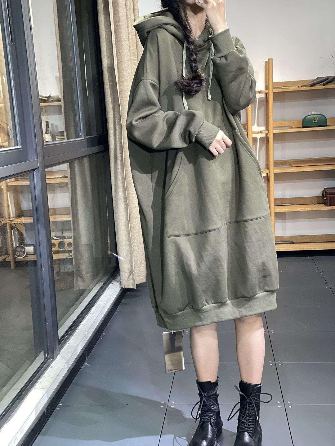 ロングワンピース ゆったりフードロングワンピース
