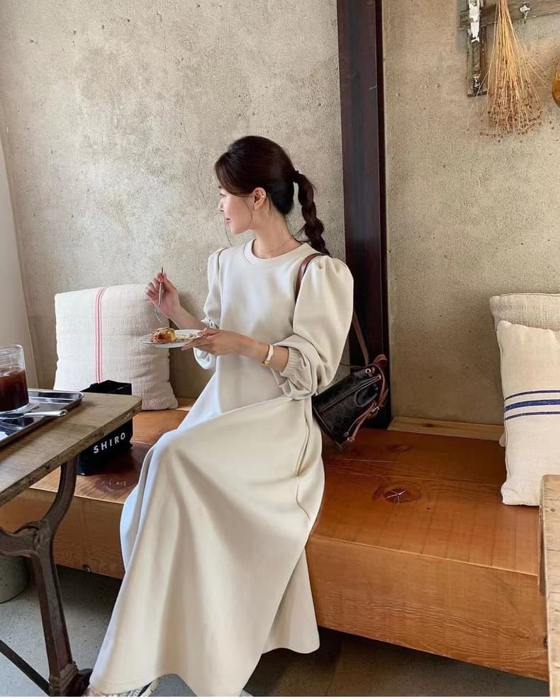 ロングワンピース ふんわり袖のゆったりワンピース