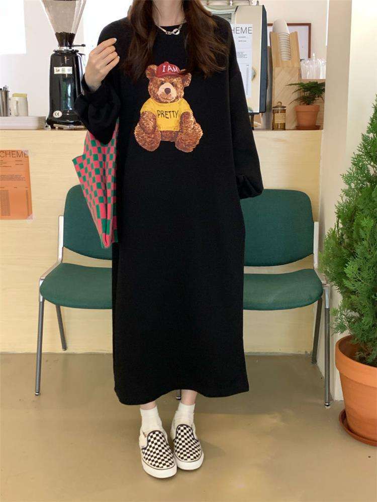 ロングワンピース クマのぬいぐるみ刺繍入りワンピース