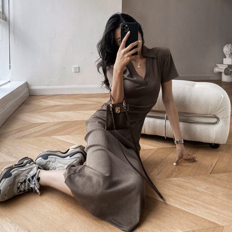 ロングワンピース シャツ 深い襟ぐりの半袖すっきりシルエットロングワンピース