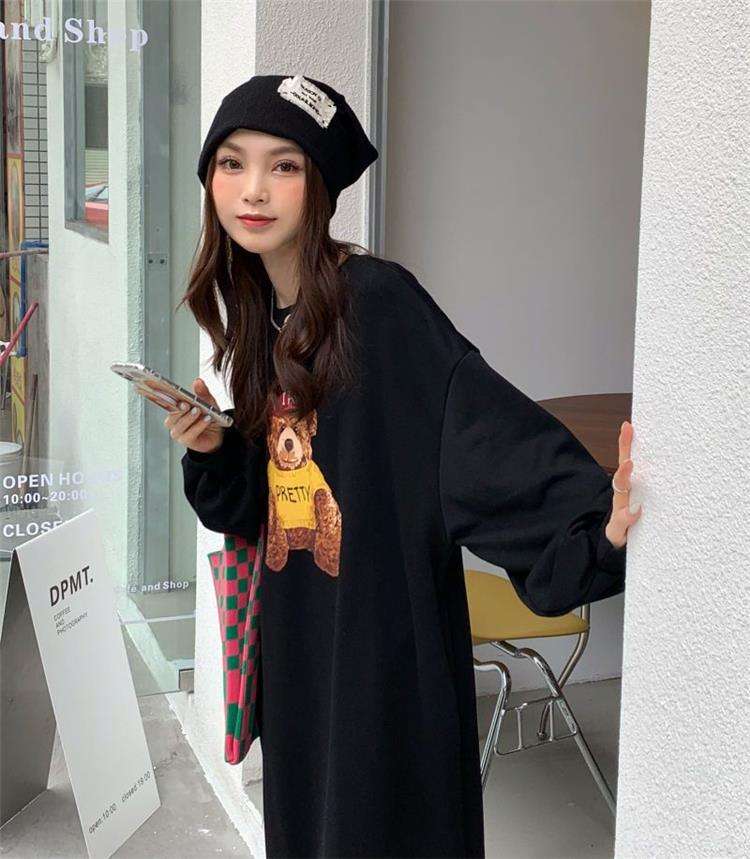 ロングワンピース クマのぬいぐるみ刺繍入りワンピース
