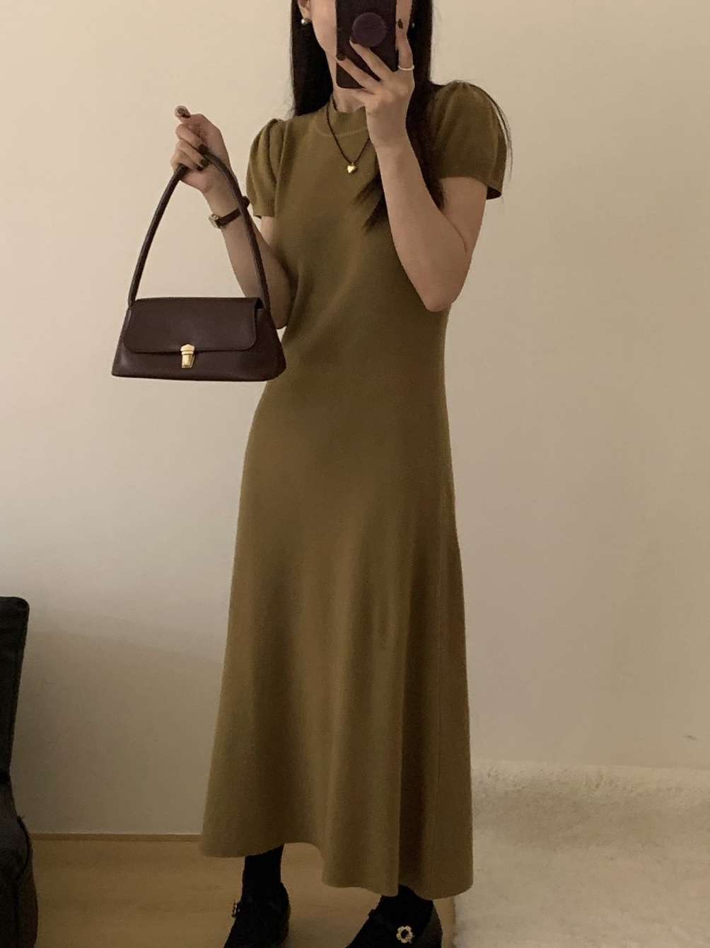 ロングワンピース ふんわり袖のリブニットワンピース
