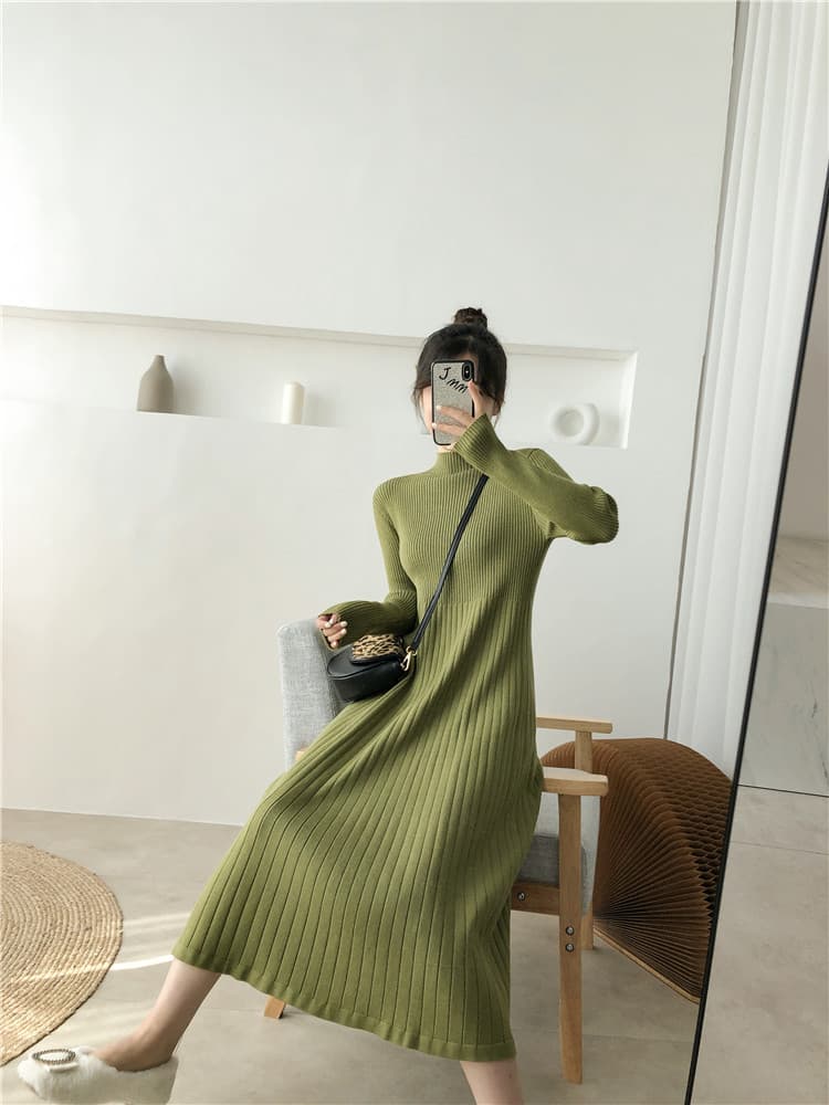 ロングワンピース タートルネックプリーツワンピース