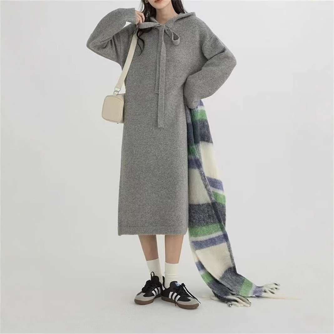 ロングワンピース ふんわりあったか フード紐付きニットワンピース