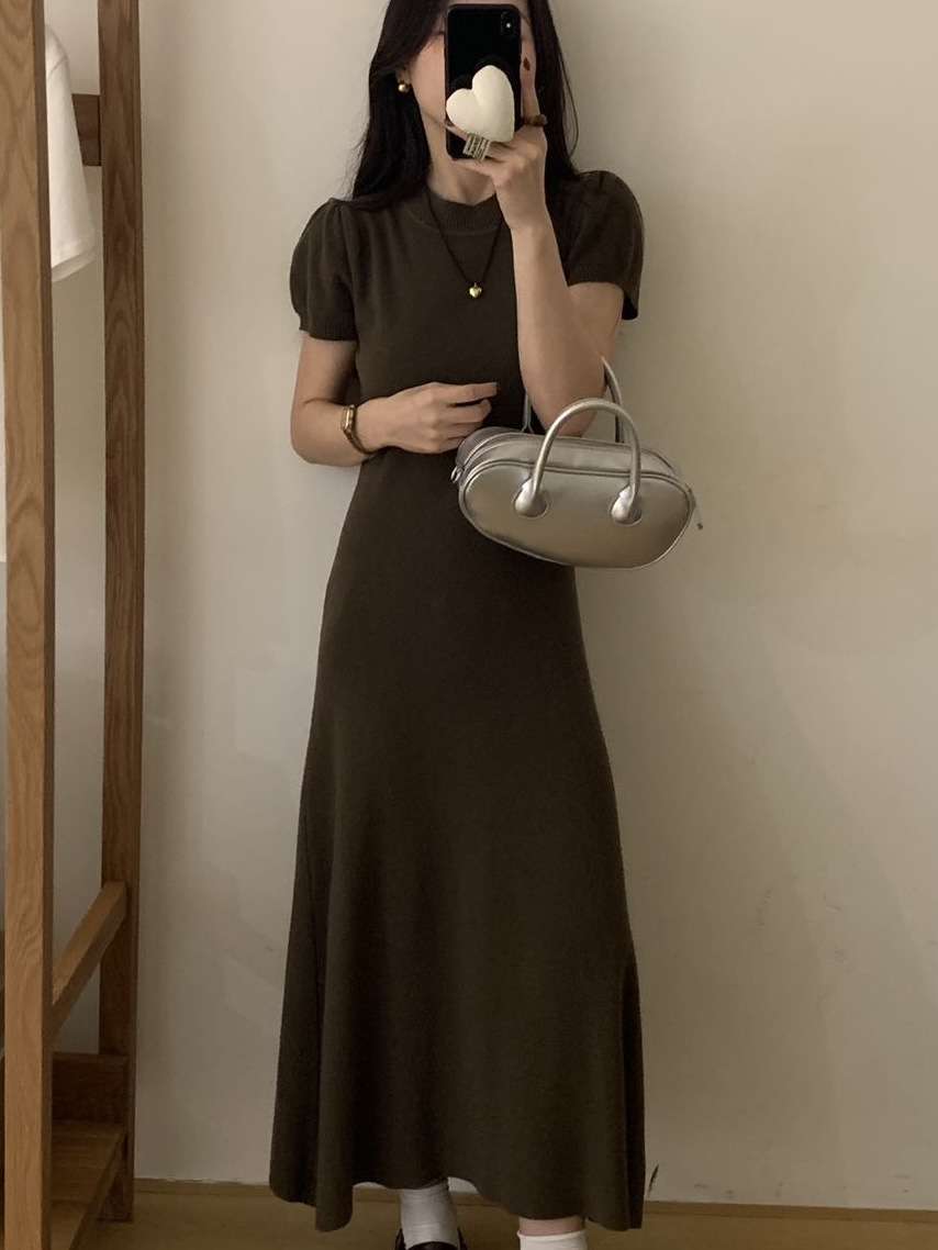 ロングワンピース ふんわり袖のリブニットワンピース