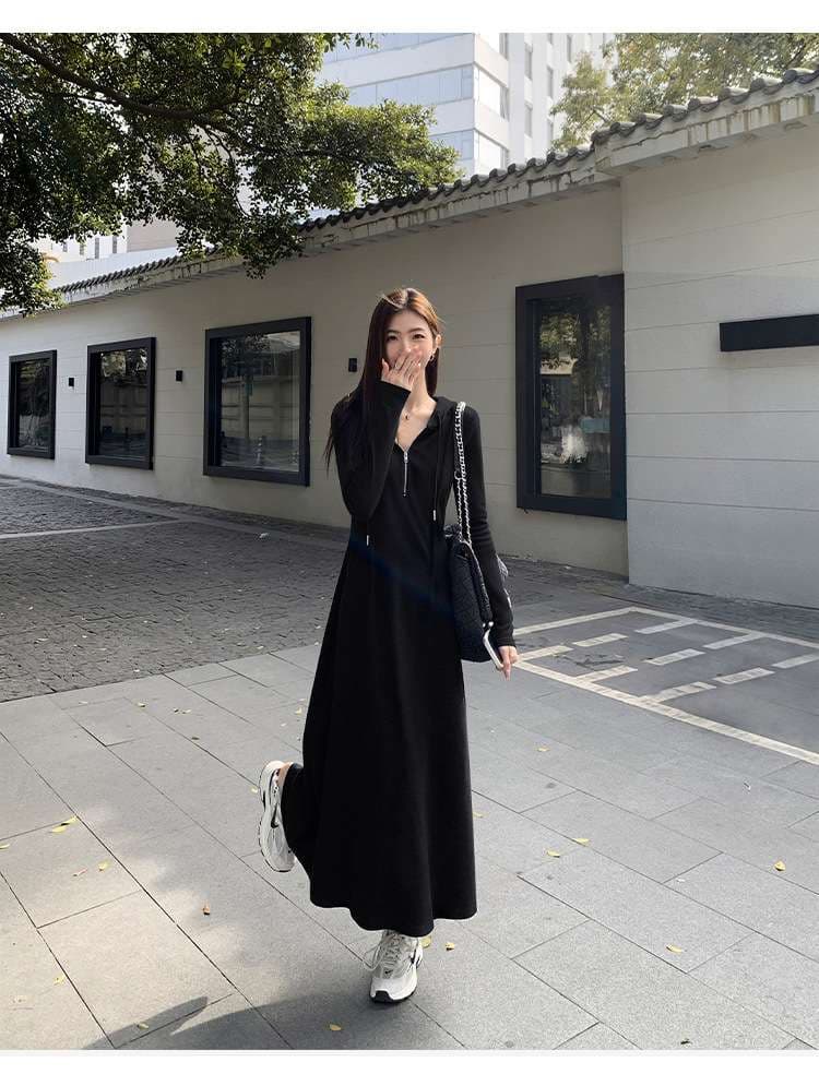 ロングワンピース すっきり着こなせるフード付きマキシ丈ワンピース