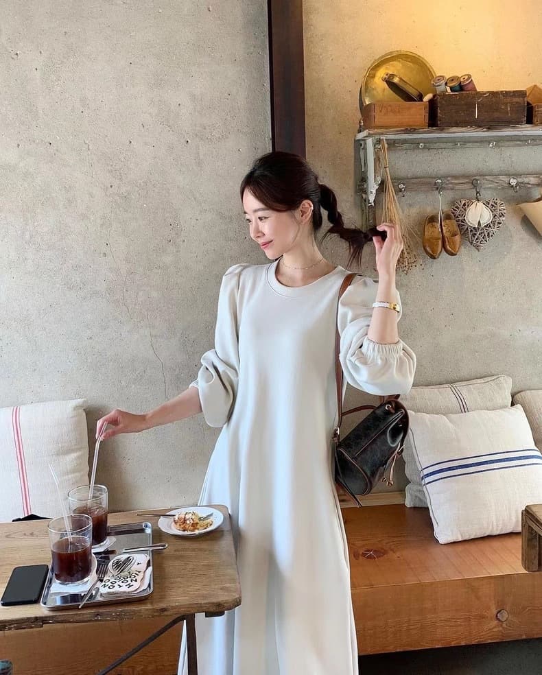 ロングワンピース ふんわり袖のゆったりワンピース