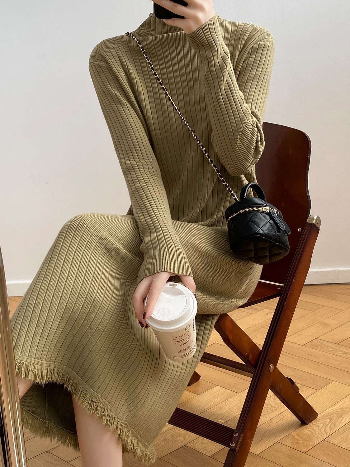ロングワンピース リブ編みフリンジ付きニットワンピース