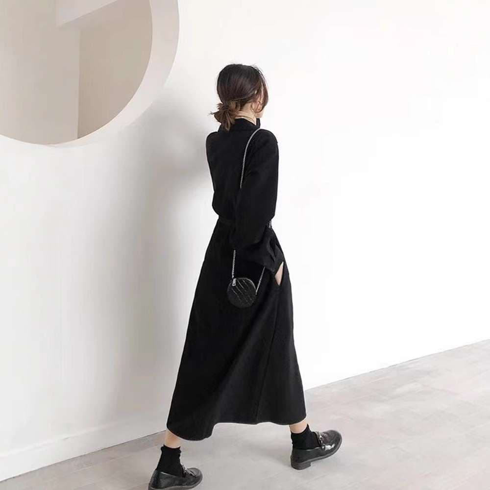 ロングワンピース ゆったりシルエット襟付きロングワンピース