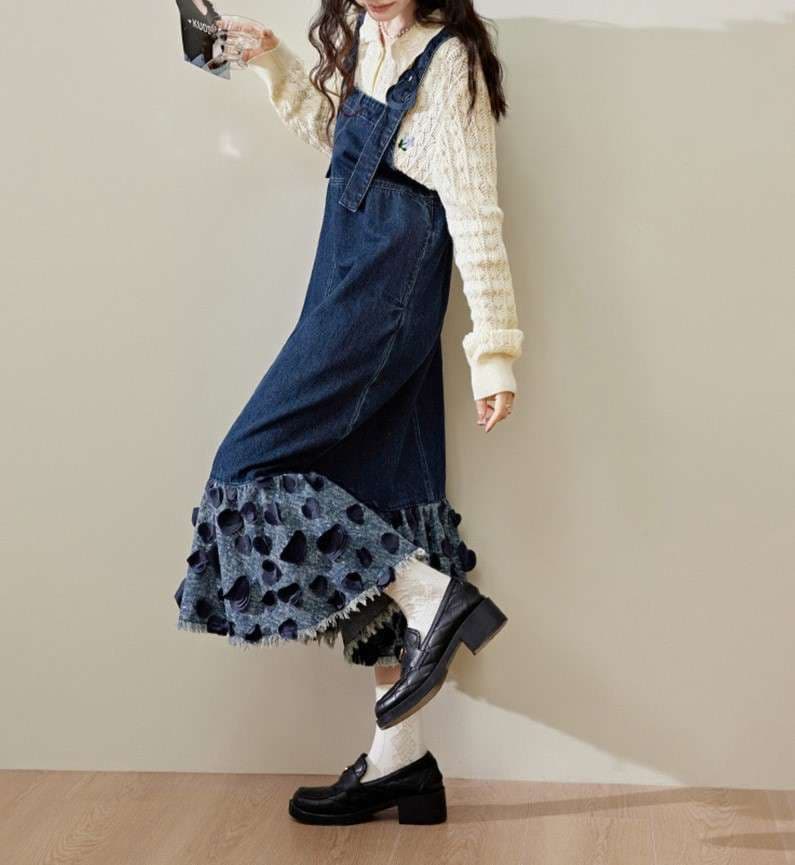 ロングワンピース ハートバックル付きデニムフリルワンピース