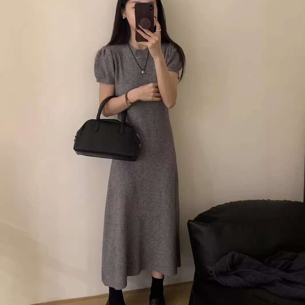 ロングワンピース ふんわり袖のリブニットワンピース