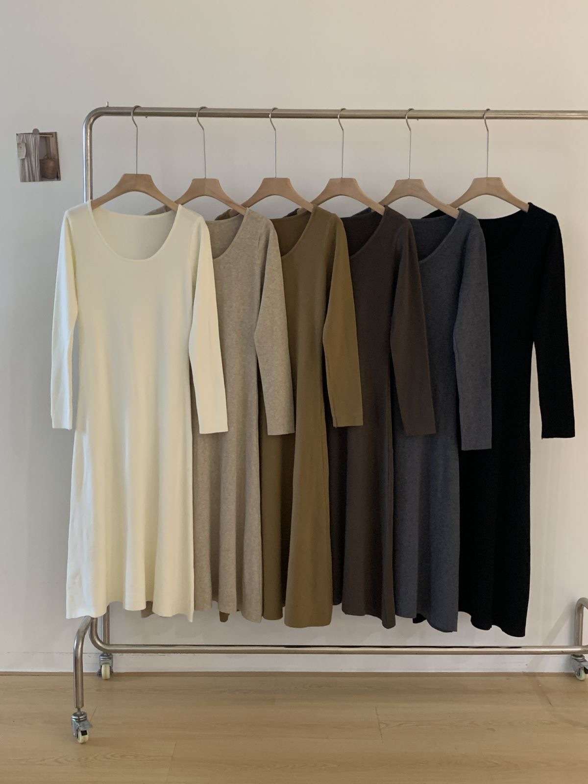 ロングワンピース すっきり上品シルエットニットワンピース