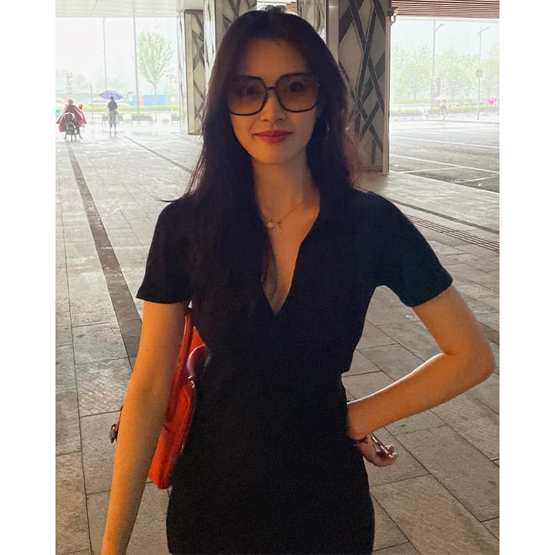 ロングワンピース シャツ 深い襟ぐりが魅力の半袖シャツワンピース